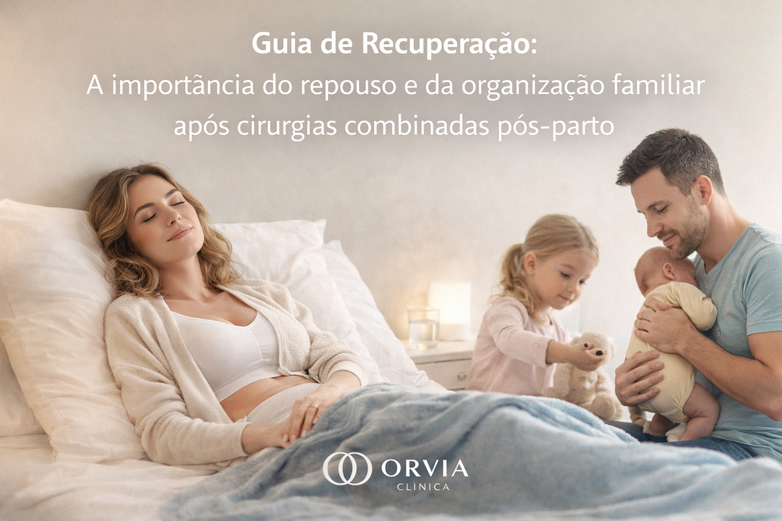 Mulher descansando confortavelmente no pós-operatório de Mommy Makeover, demonstrando um repouso planejado, seguro e com apoio familiar.